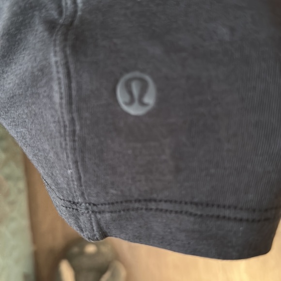 Lululemon Cropped black shirt - Picture 3 of 4